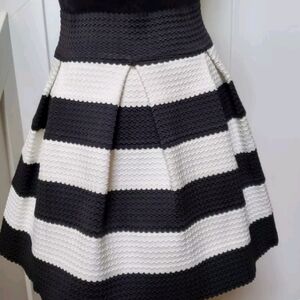 Bold black & white skater mini skirt